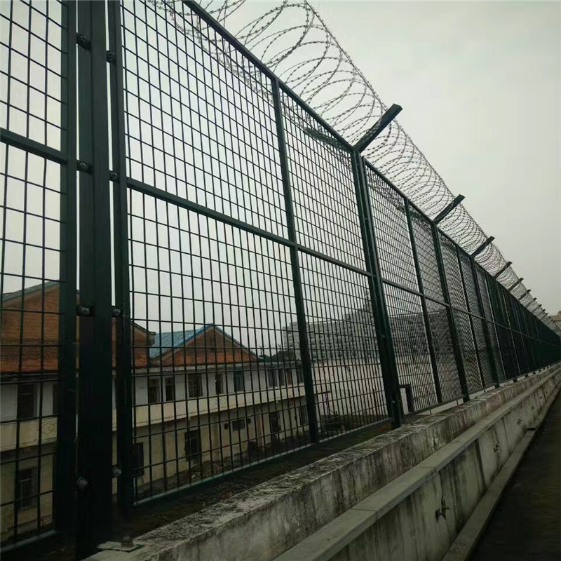 监狱钢网墙是一种高安全防护网