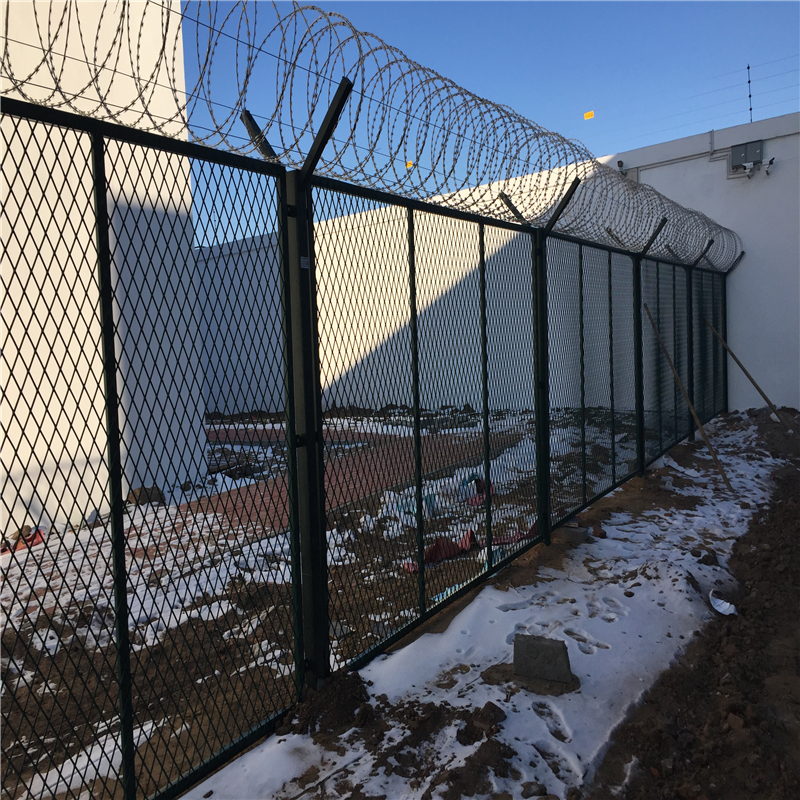 监狱钢网墙是监狱隔离网的另一种名称