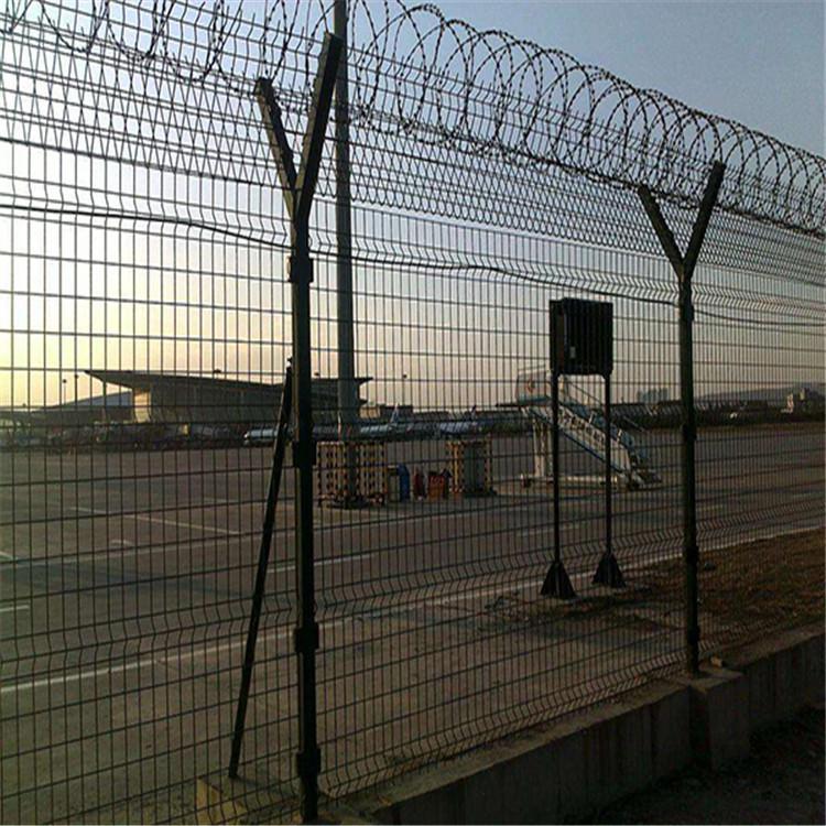 机场防锈隔离护栏网-机场三角折弯护栏网-低碳钢丝机场护栏网