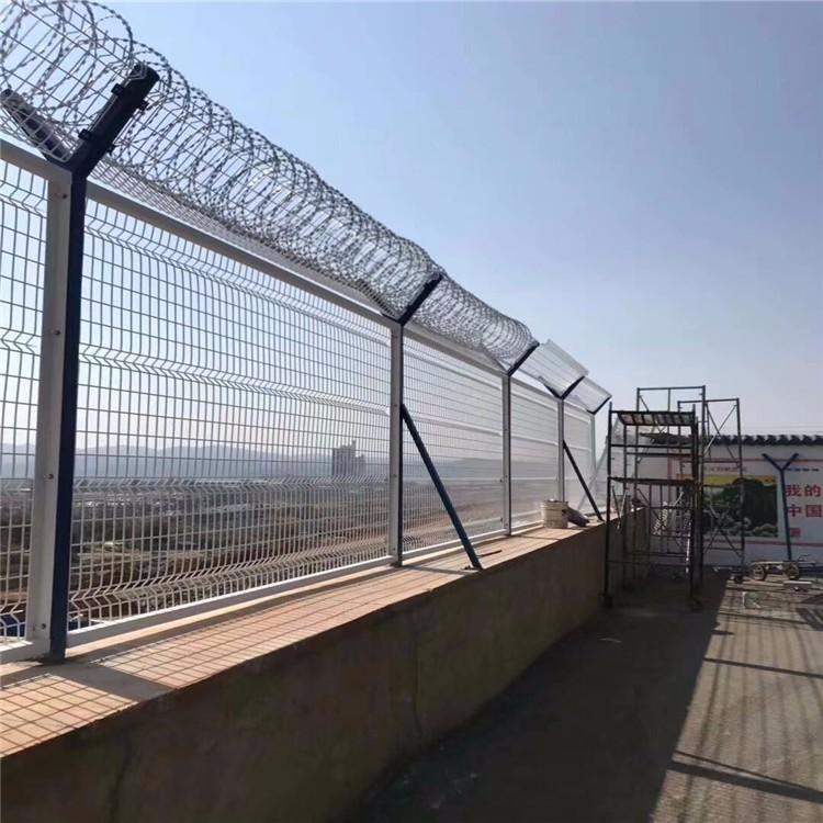 监狱钢网墙 看守所网围墙 哨所防攀爬隔离网