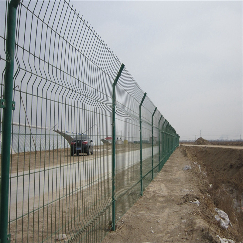 绿色铁丝网批发 圈地围栏网生产厂家 水源地防护网