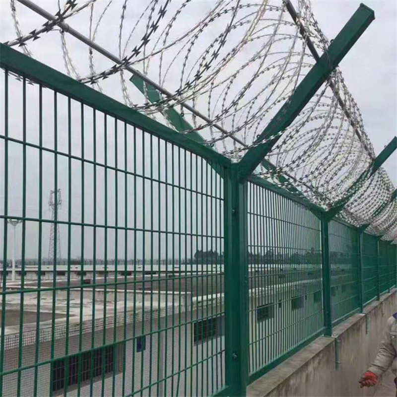 监狱围墙围栏 金属围墙护栏网