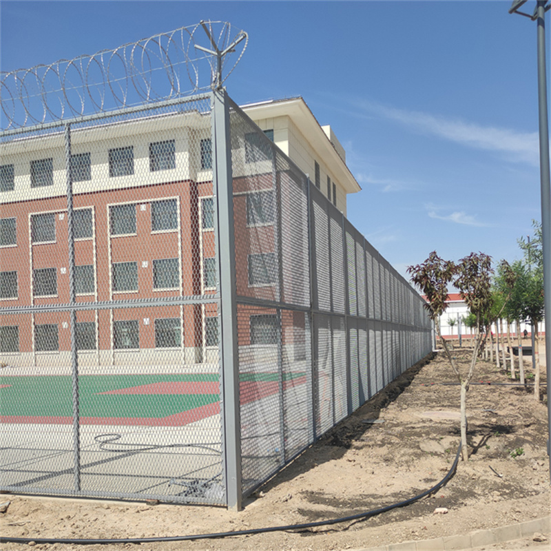 监狱周界围墙金属隔离网墙安装