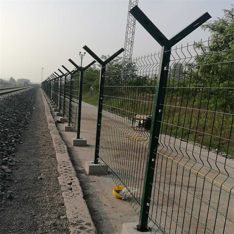 北京机场护栏网 顶部安装刀片刺网