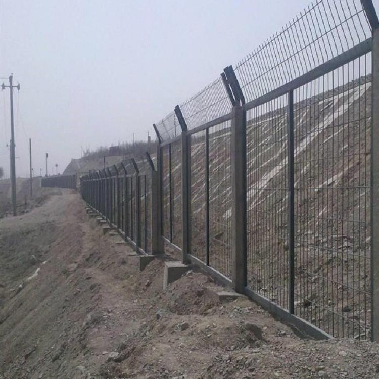 金属防护栅栏 铁路防护网